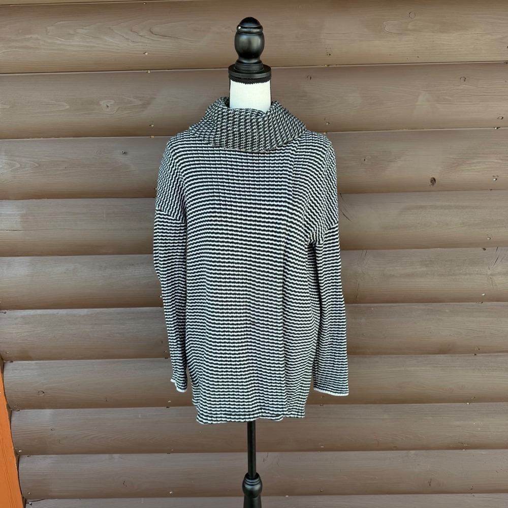 Cabi Cabi Fergie Striped Split Turtleneck Sweater Women's Sz Medium Black/White